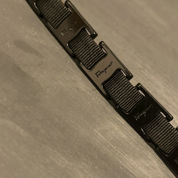 Authentic Salvatore Ferragamo Vera black chain shoulder purse - Picture 5 of 8